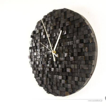 Qubo – drewniany zegar z małych kwadracików